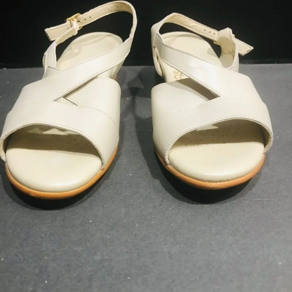 SAS‎ Beige Sandals Strappy Low Wedge Open Toe Minimalist Vaca Summer Women 9.5N